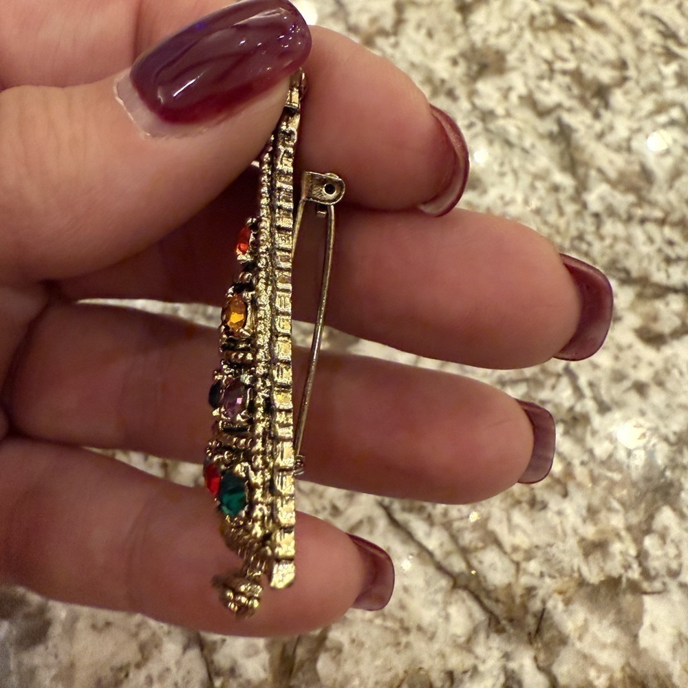 Vintage quality Christmas tree brooch adorned in shimmery stones - Picture 10 of 11